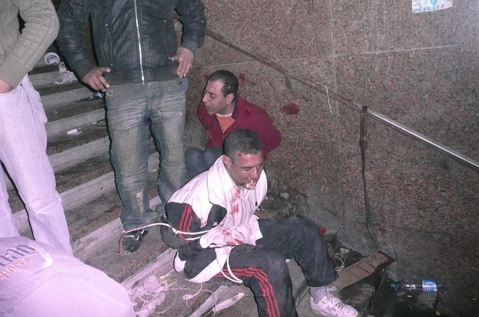 Pro-Mubarak protesters caught and held