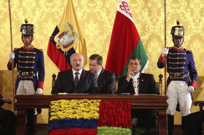 Ecuador''s President Correa joined by Belarus'' President Lukashenko attend a news conference at Carondelet Palace in Quito