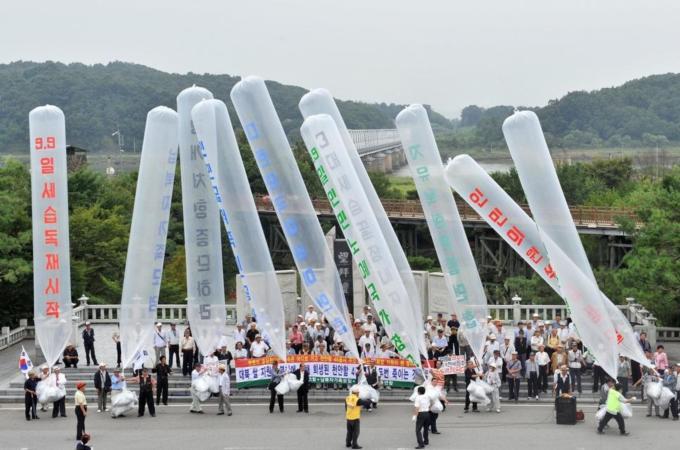South Korean activists launch balloons c