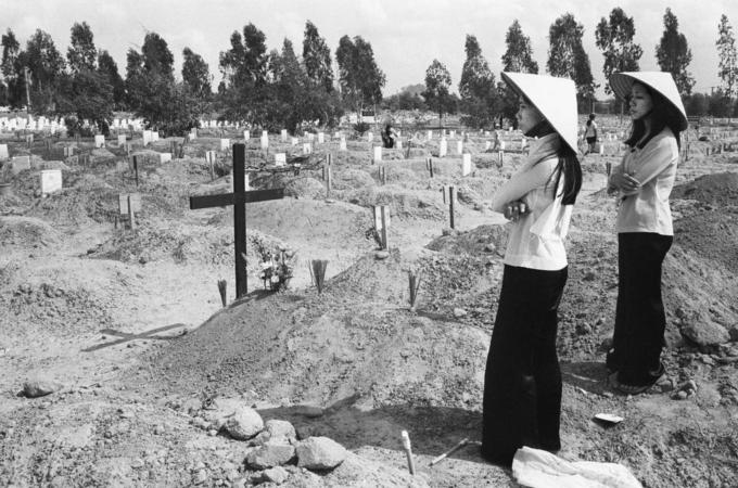 VIETNAM-WAR-CEMETERY