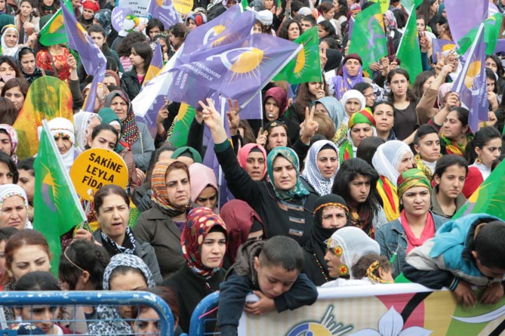 Thousands of Kurdish women took to the streets to commemorate the assassination
in January of three Kurdish women in Paris and to mark the upcoming International Women(***)s Day.