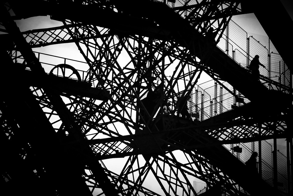 <p>The Eiffel Tower is perhaps Paris(***)s most iconic monument. Standing at 324 metres, it is the city(***)s tallest building. </p>