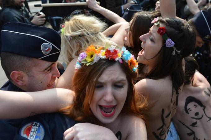 FRANCE-TUNISIA-POLITICS-FEMEN-DEMO