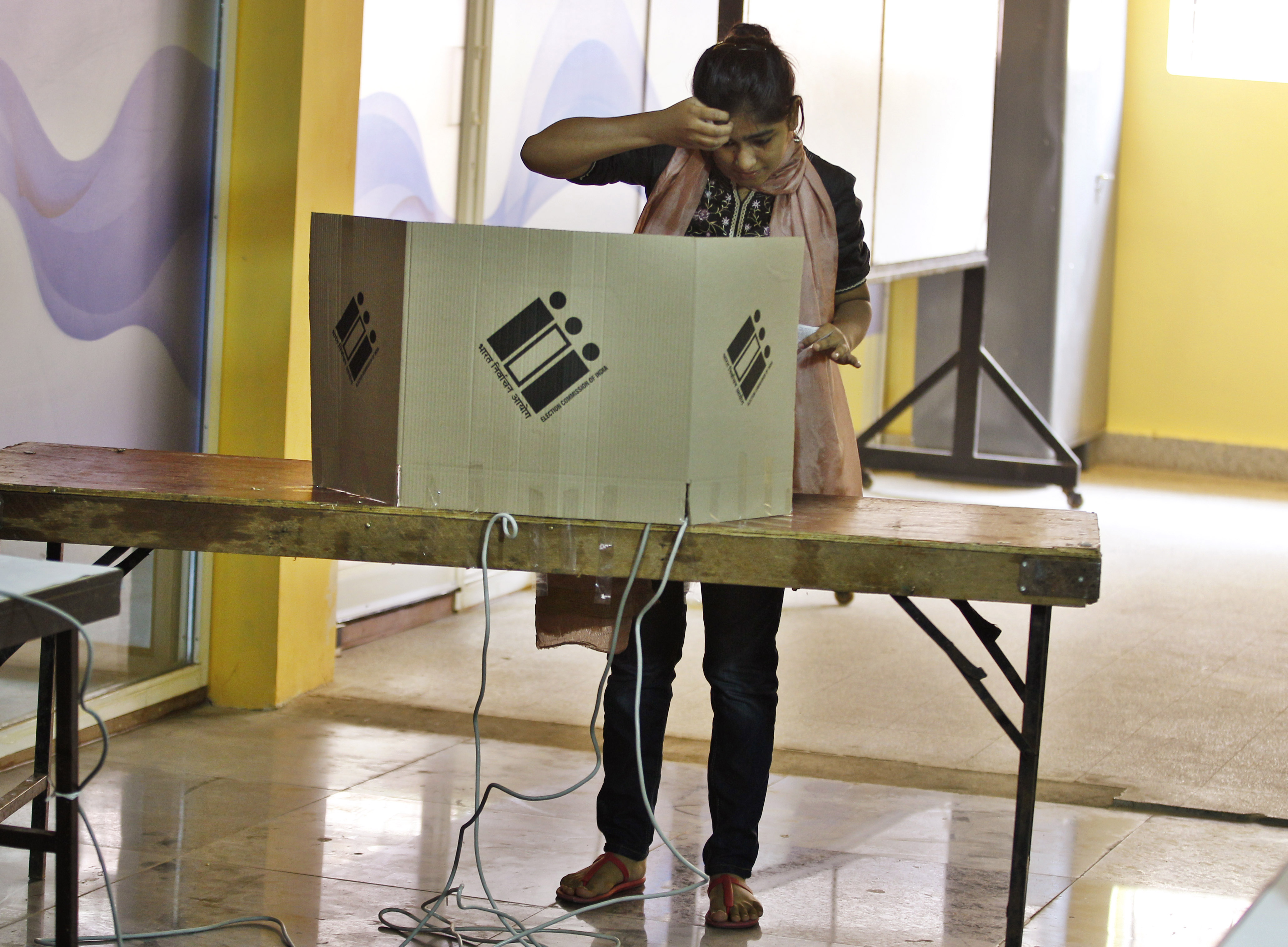 A woman votes in Bangalore, five crucial states will go to the polls in December to elect provincial assemblies [AP]