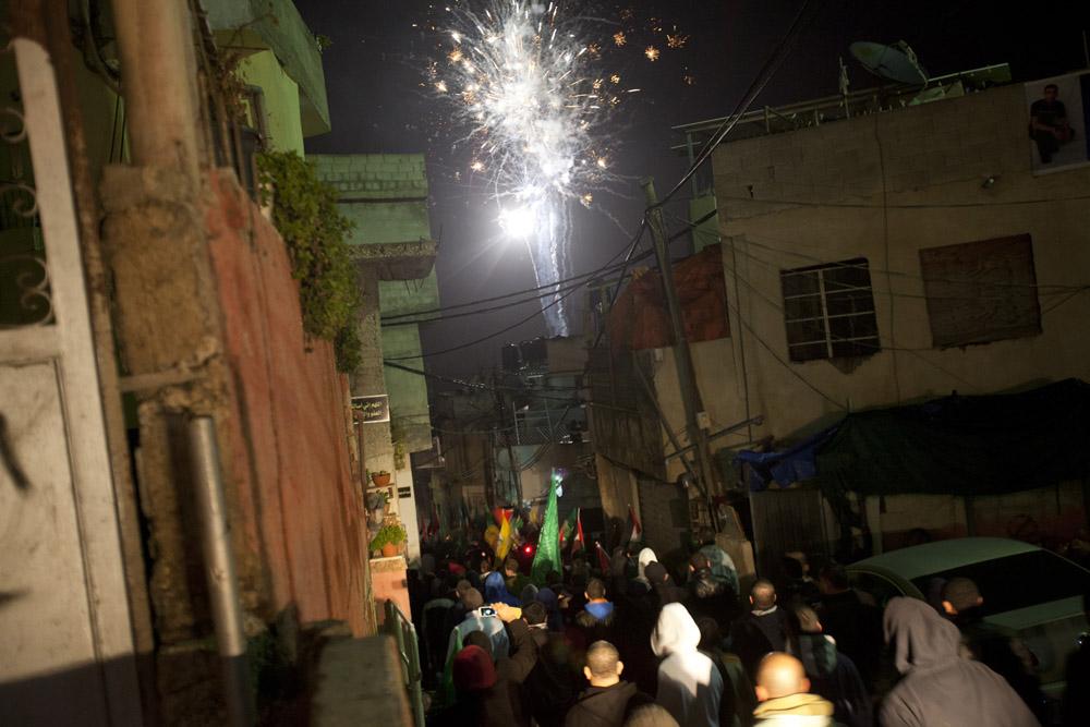 <p>After departing on buses from Israeli jails overnight, the prisoners received a hero(***)s welcome in the occupied West Bank and Gaza with officials and relatives lining up to greet them.</p>
