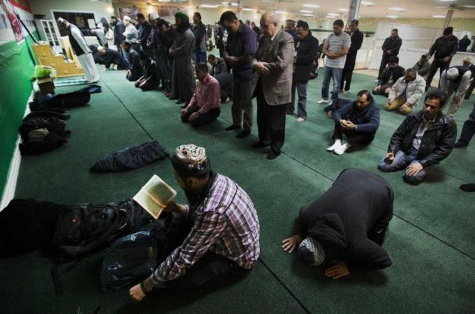 Statistics Canada estimated in 2011 that around a million Muslims live within Canadian borders [Reuters] 