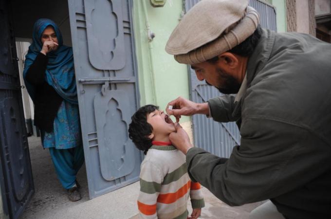Threats of violence often disrupt polio vaccination efforts in Pakistan [AFP/Getty Images]