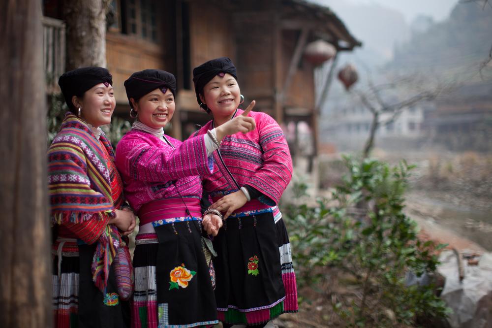 <p>Yao women often wear traditional clothes of bright red colours, decorated with embroidery, along with silver earrings and necklaces.</p>
