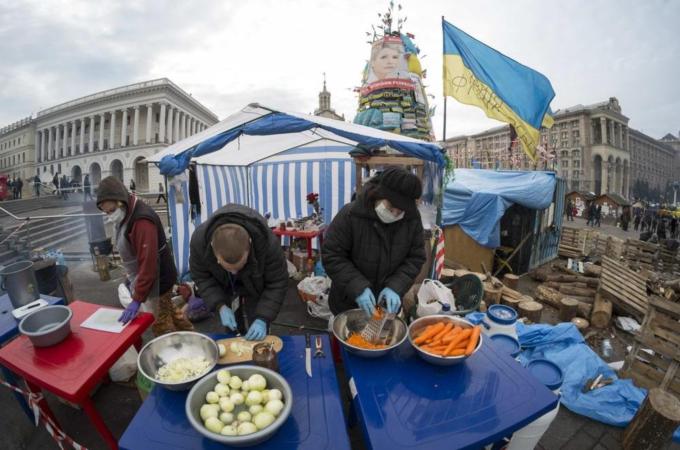 Loans and bailouts are good as a temporary solution, but the Ukrainian economy, just like the political system, requires a total makeover, writes Oleshko [Reuters]