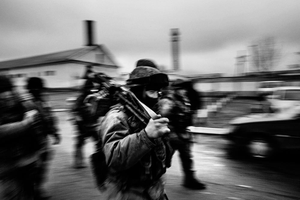 <p>Unidentified military units consisting of Russian speakers initially played a role in taking over Ukrainian military bases in Crimea.</p>