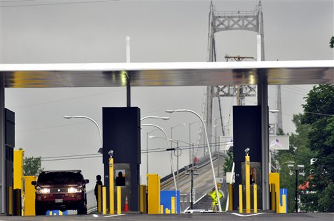 Mohawk natives from the Akwesasne reservation face increasing difficulties while travelling [Heather Ainsworth]