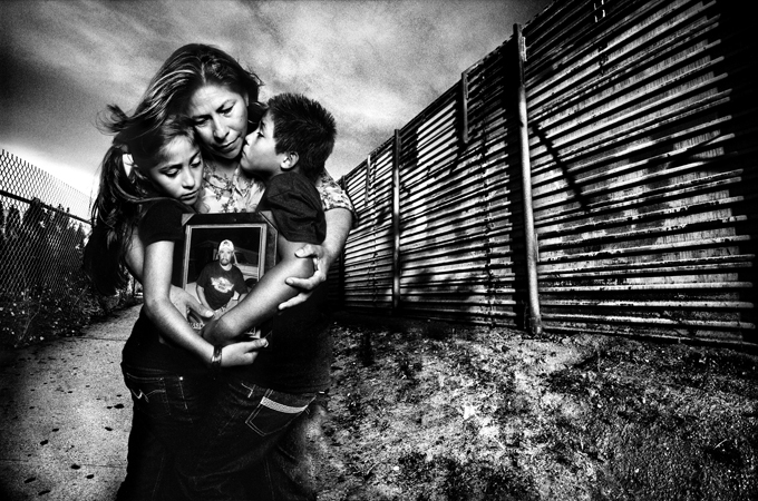 50,000 parents of US citizen children are deported at US border each year [Platon/The People's Portfolio for Human Rights Watch]