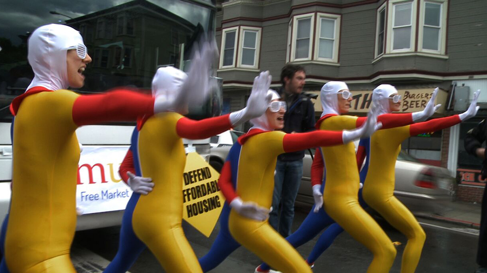 In San Francisco, a group of individuals protests near a bus taking people to their work in the Silicon Valley [Al Jazeera]