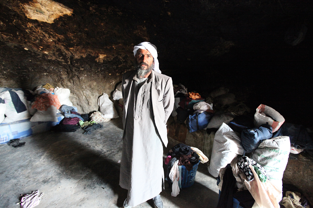 Cave dwellers/ DO NOT USE/ RESTRICTED