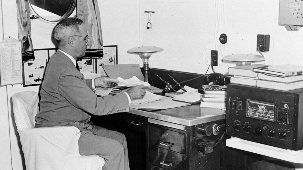Harry Truman reads reports of Hiroshima