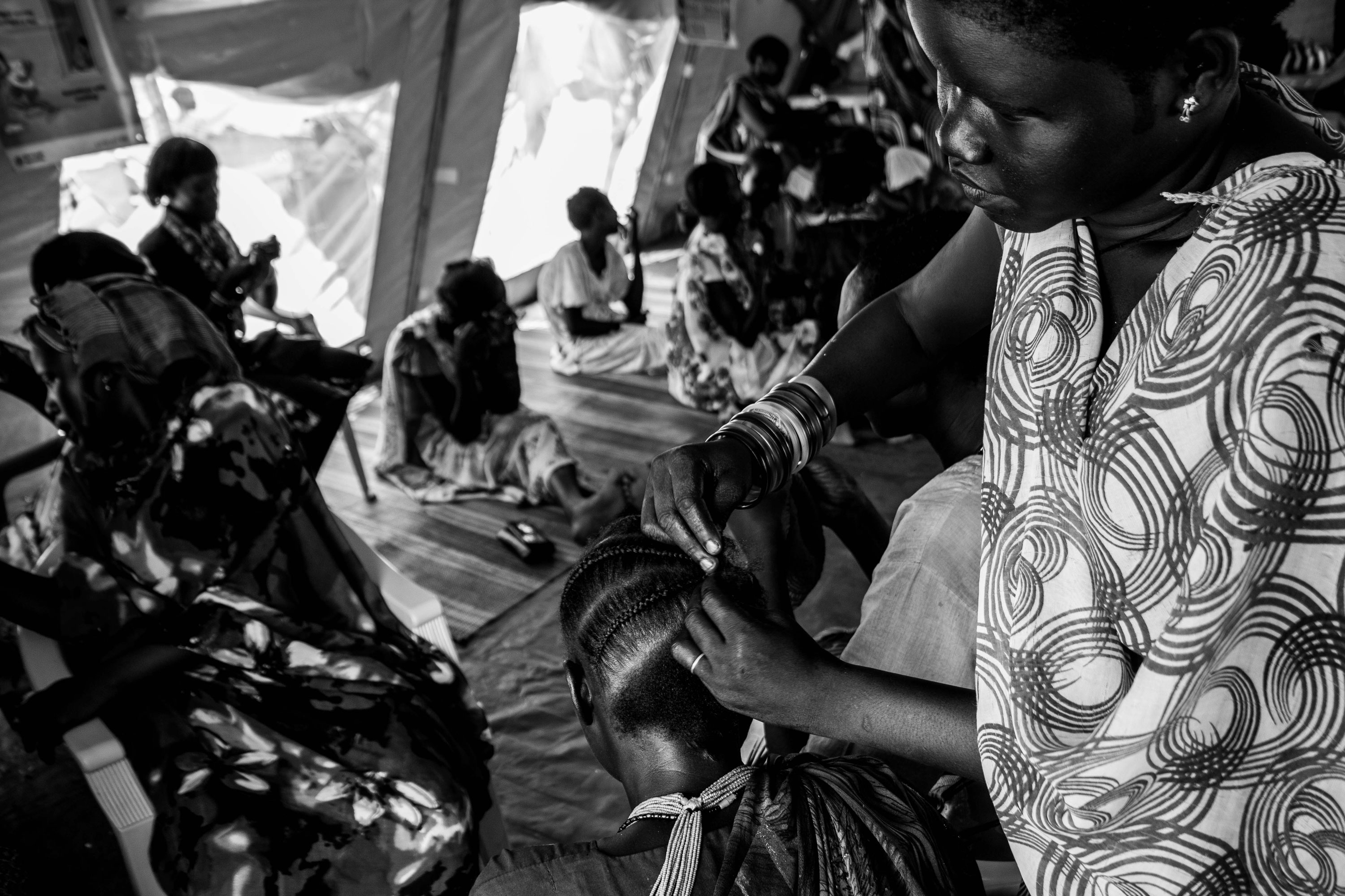 Please DO NOT USE/ WOMEN MAKE CHANGE