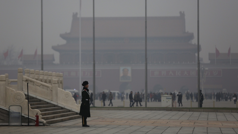 Beijing issues smog red alert