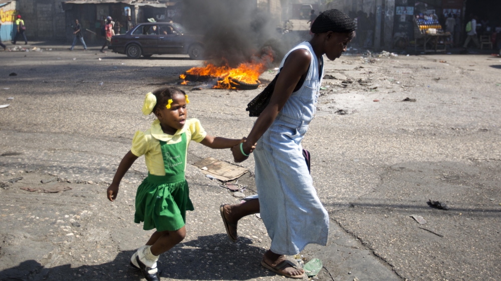 Protesters threw rocks and attacked a petrol station in Downtown Port-au-Prince [Dieu Nalio Chery/AP]