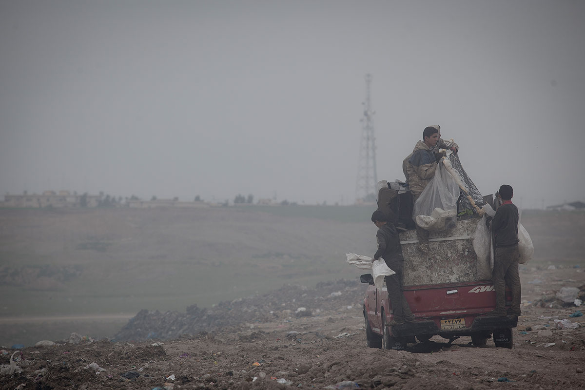 Please Do Not Use/ Iraqi children end up working in a landfill