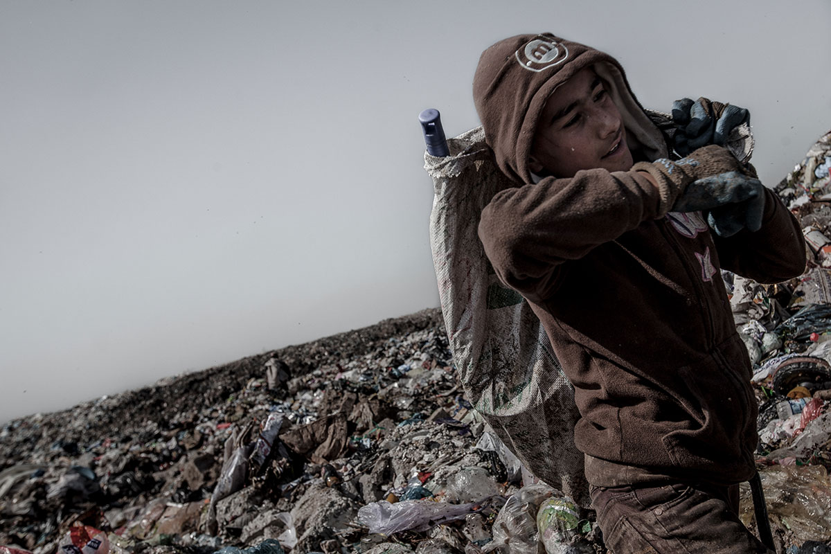 Please Do Not Use/ Iraqi children end up working in a landfill