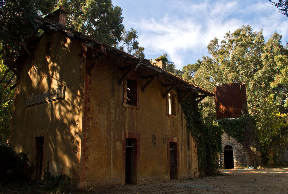 A Voyage Along Lebanon’s Nonexistent Railways/ Please Do Not Use