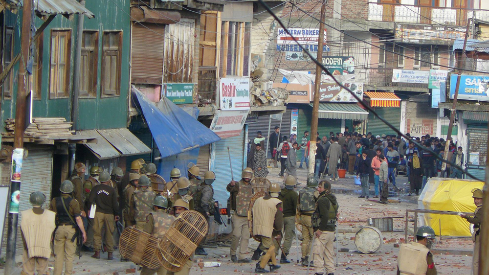 As the news spread about the killings, hundreds of more residents took to the streets chanting pro-freedom and anti-army slogans [Zulkarnain Banday/Al Jazeera]