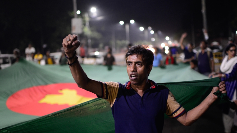 
Hundreds of people, mostly university students, took out a procession from Dhaka University to celebrate the execution [Mahmud Hossain Opu/Al Jazeera]
