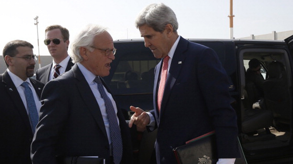 US Secretary of State John Kerry speaks with Martin Indyk, US Special Envoy for Palestinian-Israeli negotiations, in 2013 [Getty]