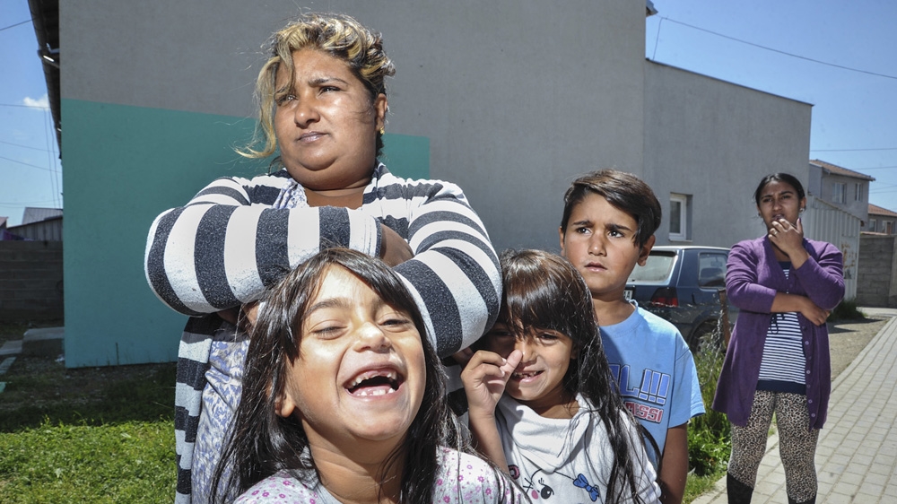Shukreta Kajtazi and her children in Mitrovica's Roma Mahalla [Atdhe Mulla/Al Jazeera]