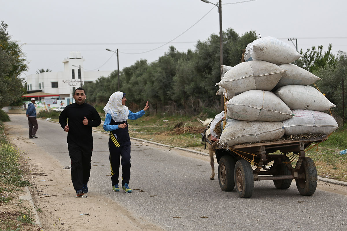 Gaza teen girl runs for freedom/ Please Do Not use