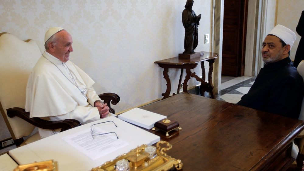 Pope Francis meets Sheikh Ahmed Mohamed el-Tayeb, Egyptian Imam of al-Azhar Mosque, at the Vatican