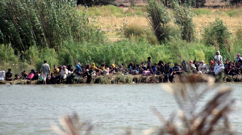 Iraqi families flee from Fallujah