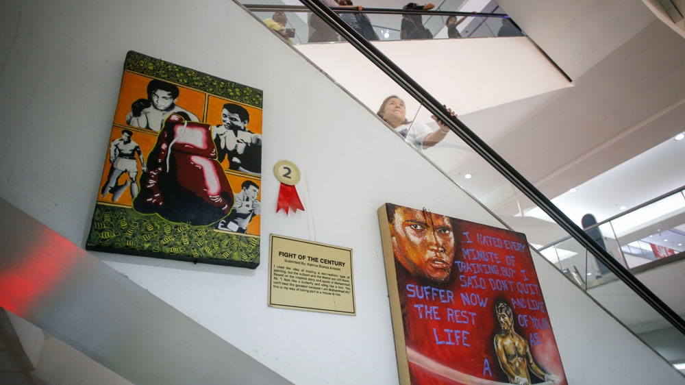Filipino shoppers inside the 'Ali Mall', the Philippines' first mall named after the legendary boxing champion [EPA]