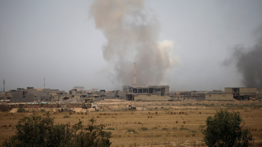 Smoke rises from clashes with Islamic State militants in Falluja