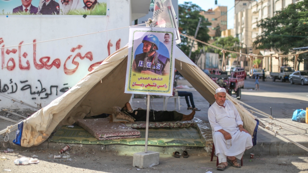 In addition to financial aid, the protesting families are requesting medical and educational assistance from the PA [Ezz Zanoun/Al Jazeera]