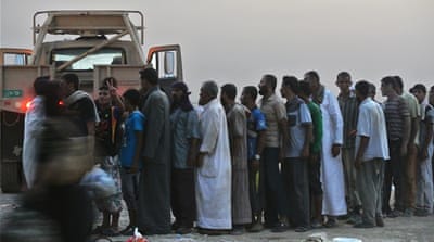 Arab refugees fleeing ISIL arrive at a Kurdish Peshmerga checkpoint at Makhmour, on July 19 [Seth Frantzman/Al Jazeera]