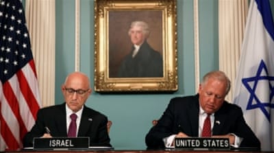 US Undersecretary of State Tom Shannon and Israeli Acting National Security Adviser Jacob Nagel in a signing ceremony for a new 10-year pact on security assistance in Washington, US [Reuters]