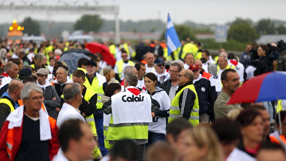 Protesters demand the dismantling of the 'Jungle' camp in Calais  [Thibault Vandermersch/EPA]