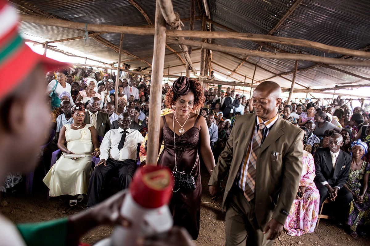 Congolese mass marriage / Please Do Not Use