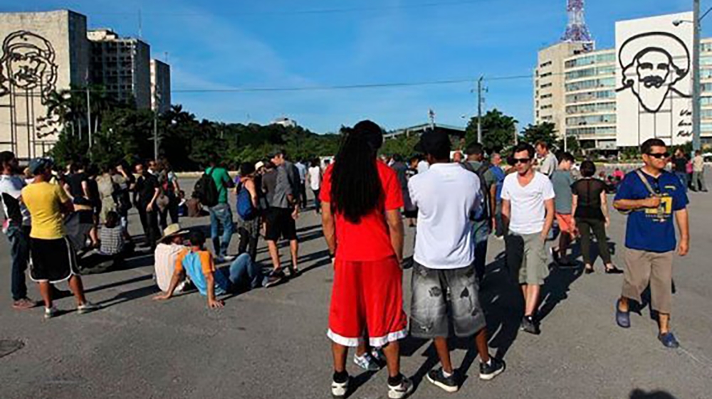 What began as a plan to perform Tatlin's Whisper at Revolution Square, pictured, became the 2014-15 performance #YoTambienExijo (#IAlsoDemand).  Here, individuals are gathered on December 30, 2014, the day the free speech performance was meant to take place [Courtesy of Studio Bruguera and the YTE platform]