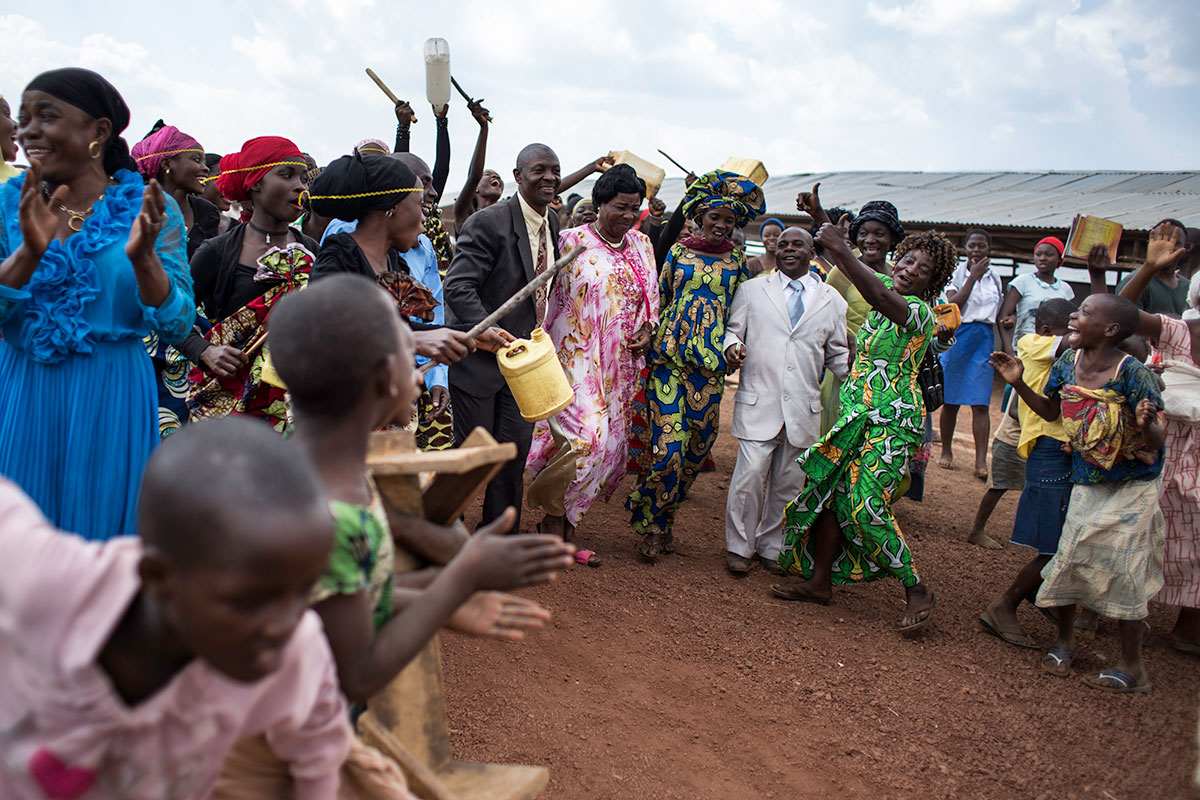 Congolese mass marriage / Please Do Not Use