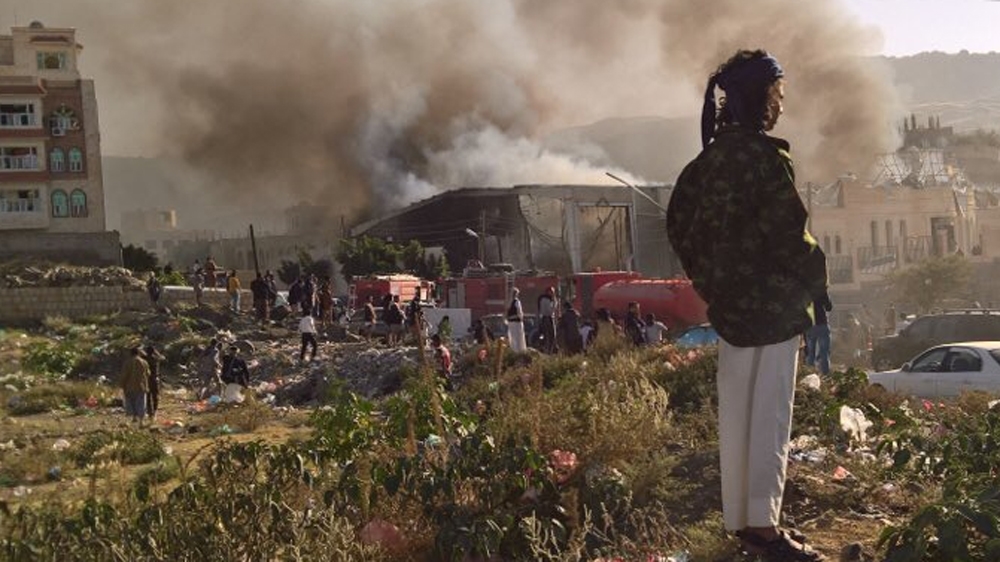 A large plume of smoke was billowing over Sanaa following the explosions [Yemen Post]