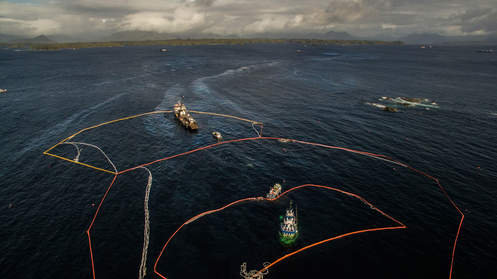 Over 100,000 litres of diesel are believed to have escaped into the water where the tugboat Nathan E Stewart ran into the coast [Ian McAllister for Pacific Wild]