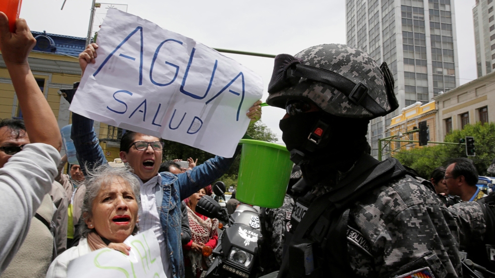 Protesters have taken to the streets to demand the government find a solution to the ongoing water problem [David Mercado/Reuters]