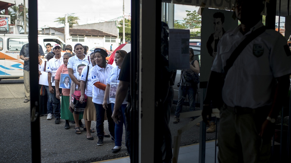 The caravan arrives at La Mesilla, where the group is given a temporary visa, to tour Mexico looking for their missing relatives. [Encarni Pindado/Al Jazeera]