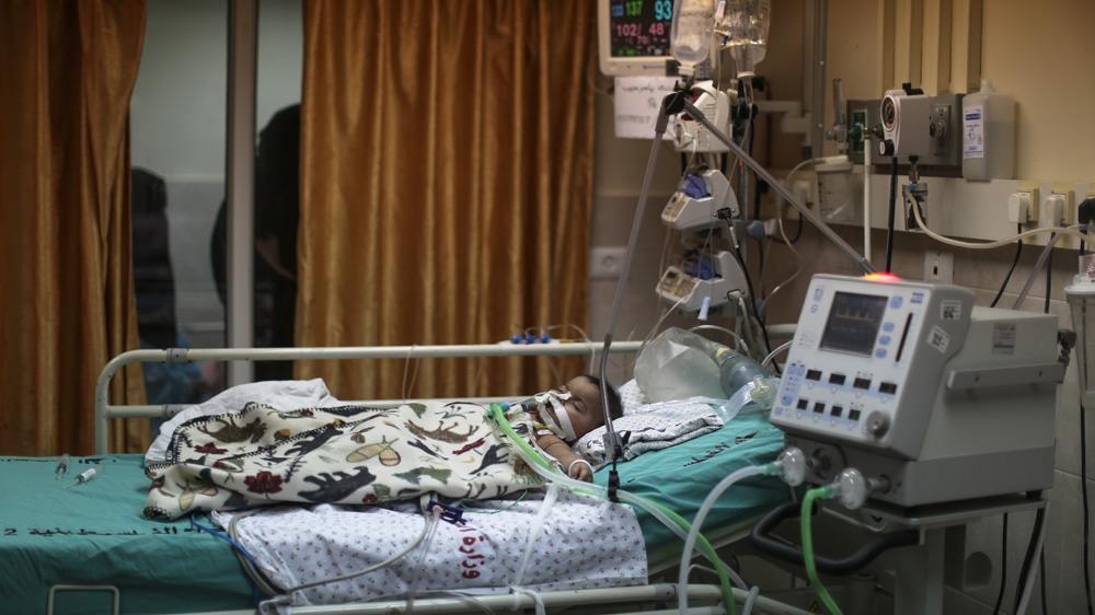 Besides the ongoing power crisis, the hospital is also overcrowded, creating a high risk that contagious illnesses could spread [Ezz Zanoun/Al Jazeera]