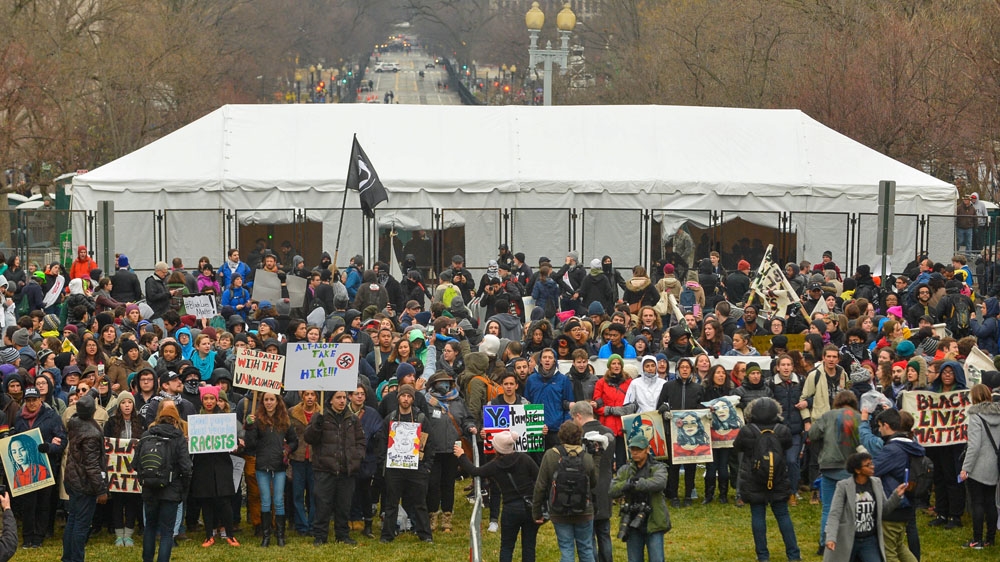 Protesters block an entry point before the inauguration Trump in Washington, DC [Bryan Woolston/Reuters]