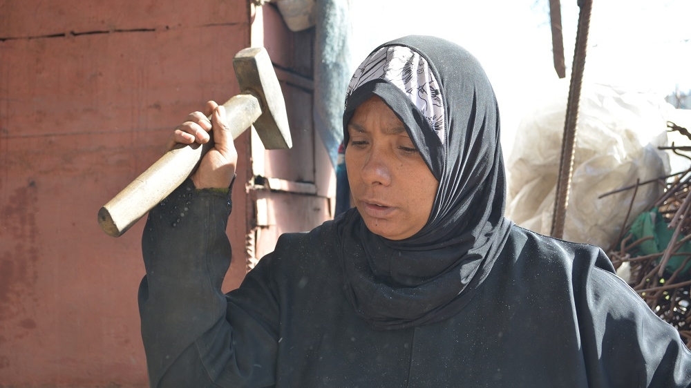 Ibrahim, 37, and her 15-year-old daughter take turns pounding hot iron with heavy hammers  [Mersiha Gadzo/Al Jazeera]