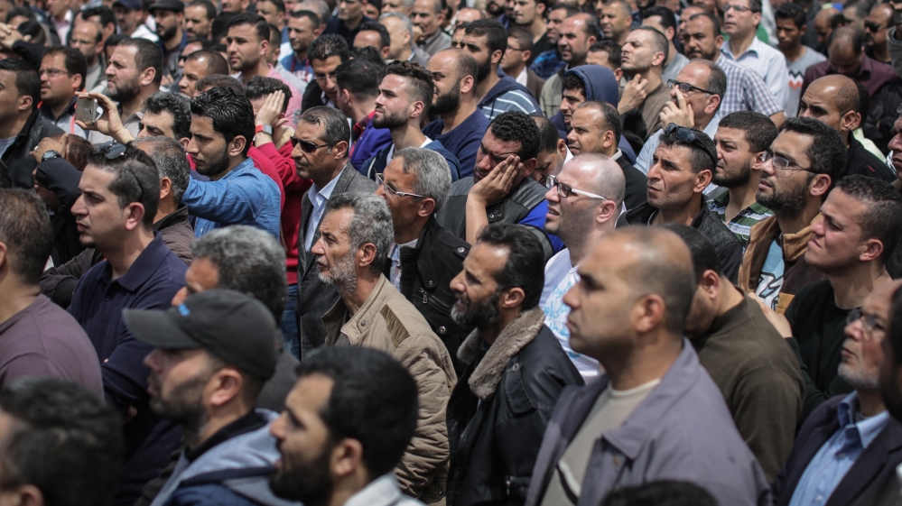 The crisis in salaries is very likely to aggravate the situation and increase suffering in the poverty-stricken Strip [Ezz Zanoun]