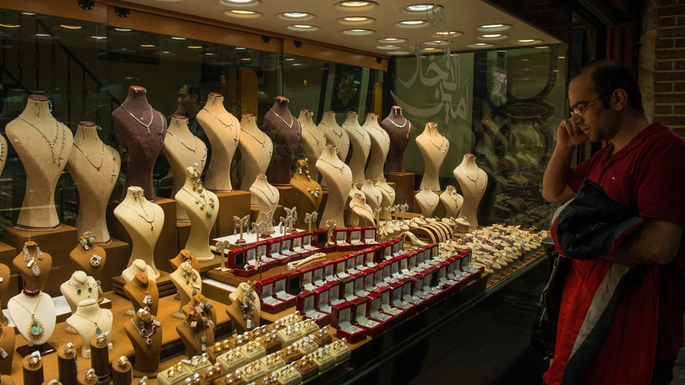 The economy will be a key issue in Iran's upcoming election, analysts say [Wojtek Arciszewski/Al Jazeera]